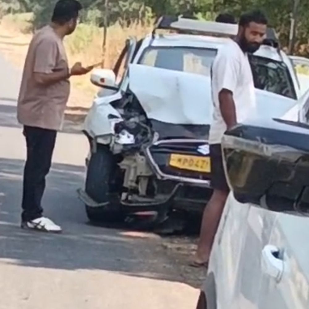 तेज रफ्तार ट्रक ने कार को मारी टक्कर:फिर गड्ढे में पलटा, एक घायल; भोपाल-इंदौर पर हादसा