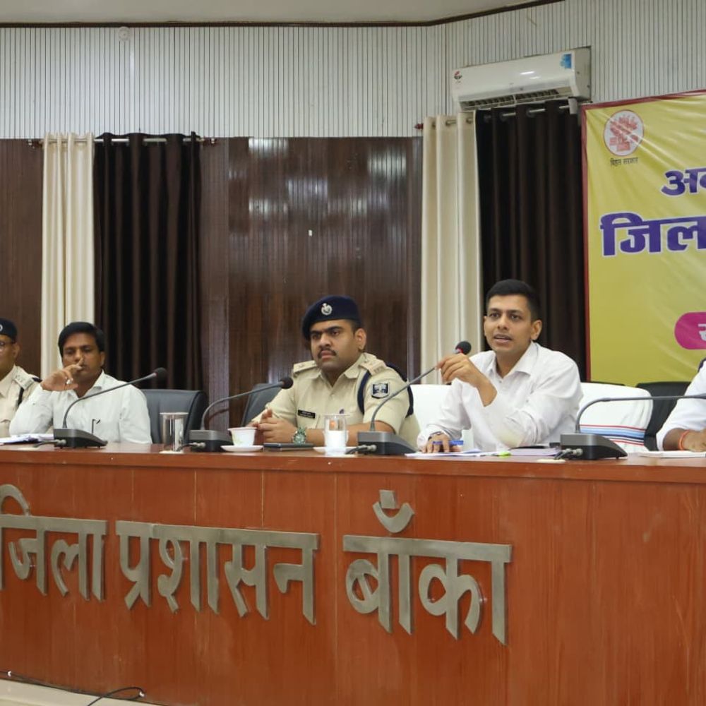 बांका में बिना अनुमति नहीं लगेगा दुर्गापूजा पंडाल:DM-SP ने बिजली, पार्किंग और क्राउड मैनेजमेंट दुरुस्त करने के निर्देश दिए
