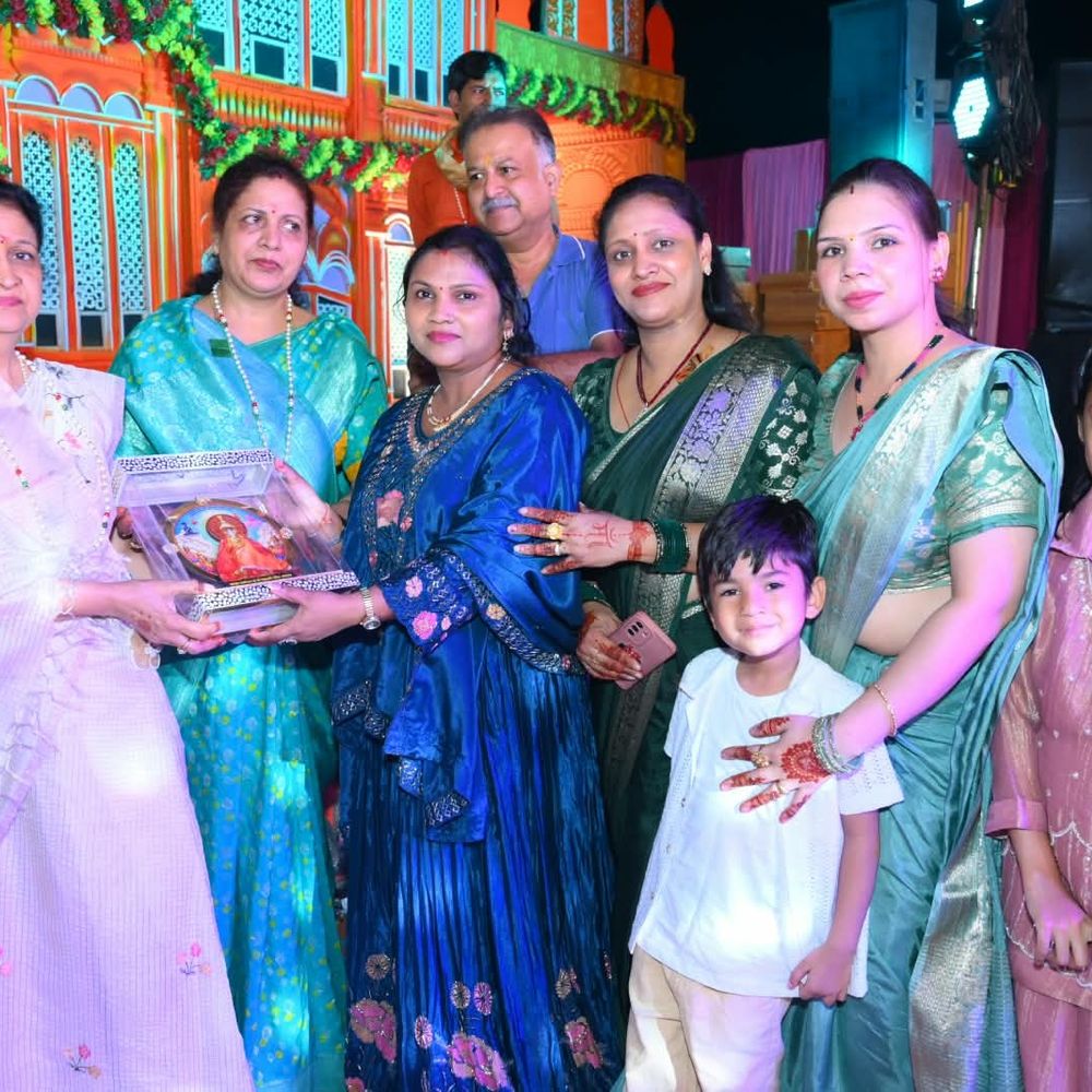 सरधना में भक्ति का भव्य दरबार:आकर्षक पंडाल और भक्ति संगीत से भक्तिमय हुआ शिव मंदिर मैदान