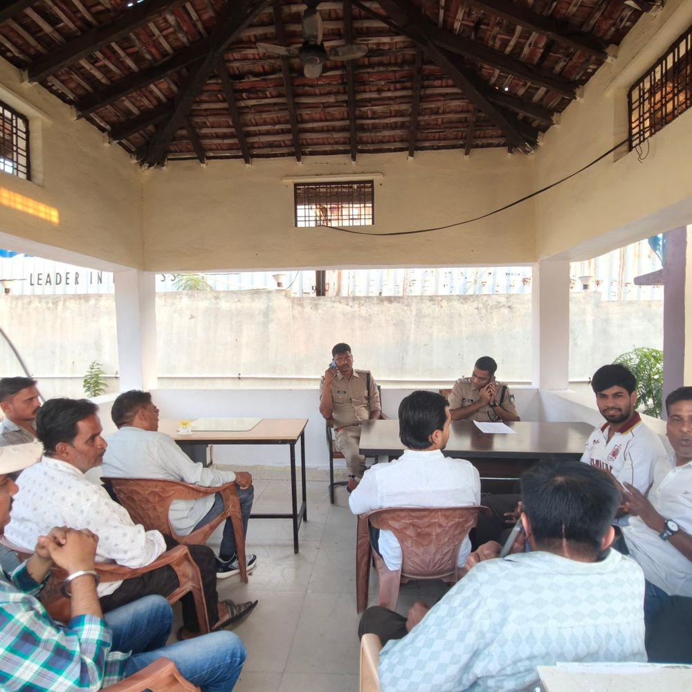 नवरात्रि को लेकर थाने में शांति समिति की बैठक:महिला सुरक्षा और साइबर पर अभियान; तेज आवाज में डीजे न बजाने की अपील