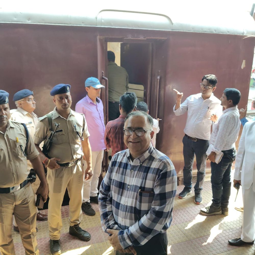 मधुबनी स्टेशन महानगरों की तर्ज पर होगा विकसित:DRM ने लिया विकास कार्यों का जायजा, कहा-‘मानकों के अनुरूप काम पूरा करें’