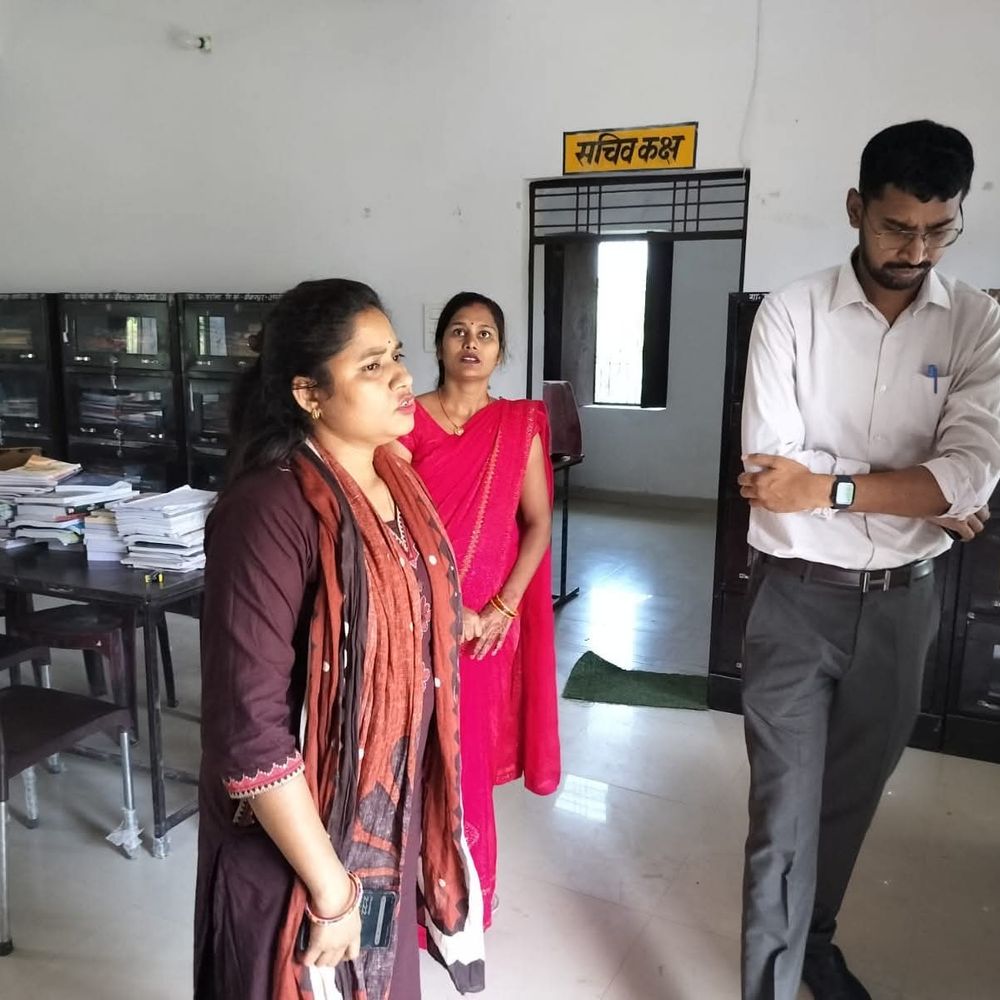 बीकापुर की डिजिटल लाइब्रेरी का सीडीओ ने किया निरीक्षण:कमियां दूर करने का निर्देश दिया, ग्रामीण छात्रों को पढ़ाई और प्रतियोगी परीक्षा में मिलेगी मदद