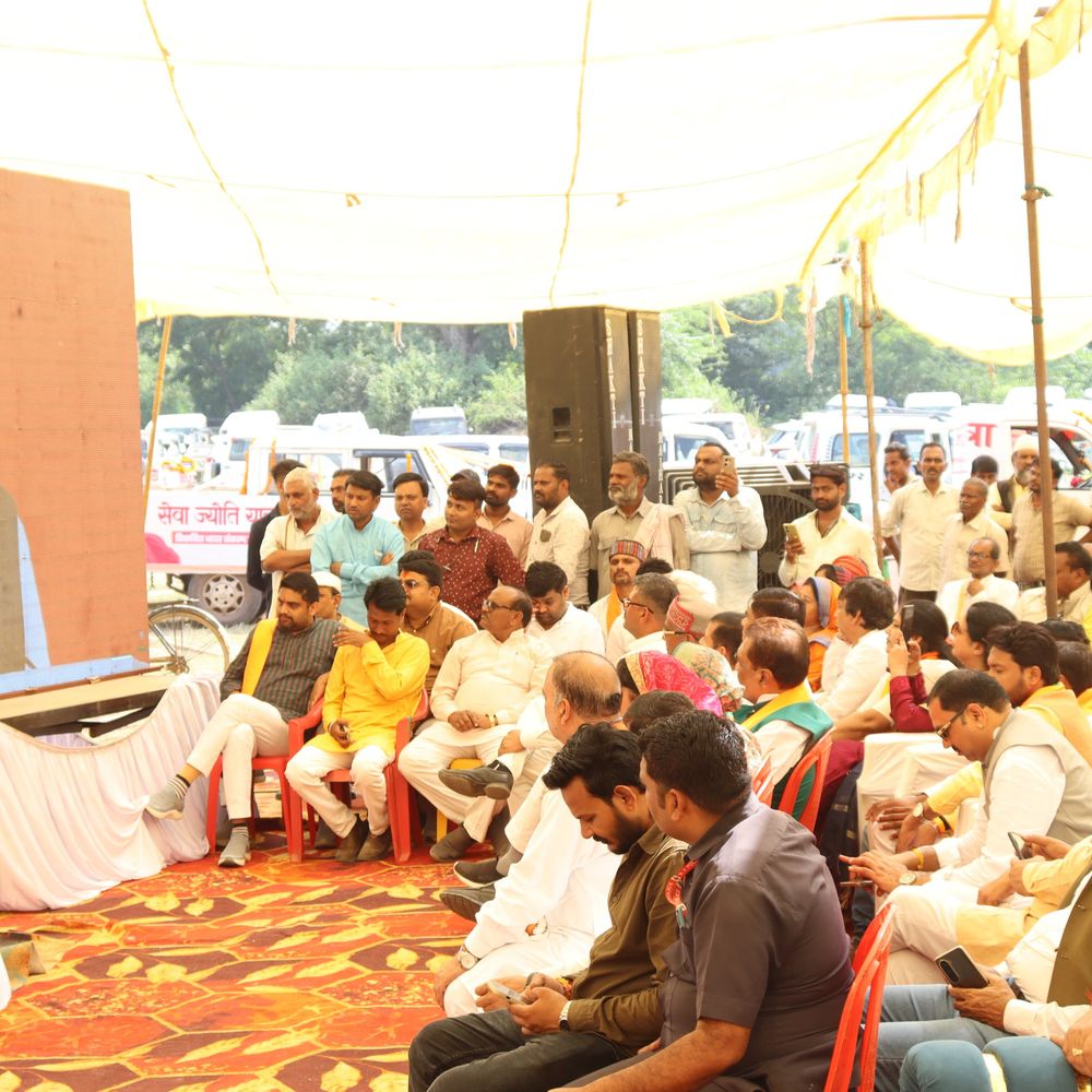 भाजपा जिला संयोजक मंच पर कुर्सी न मिलने से भड़के:मैहर में हुआ विवाद; नेताओं से बहस हुई, बाद में मिली जगह