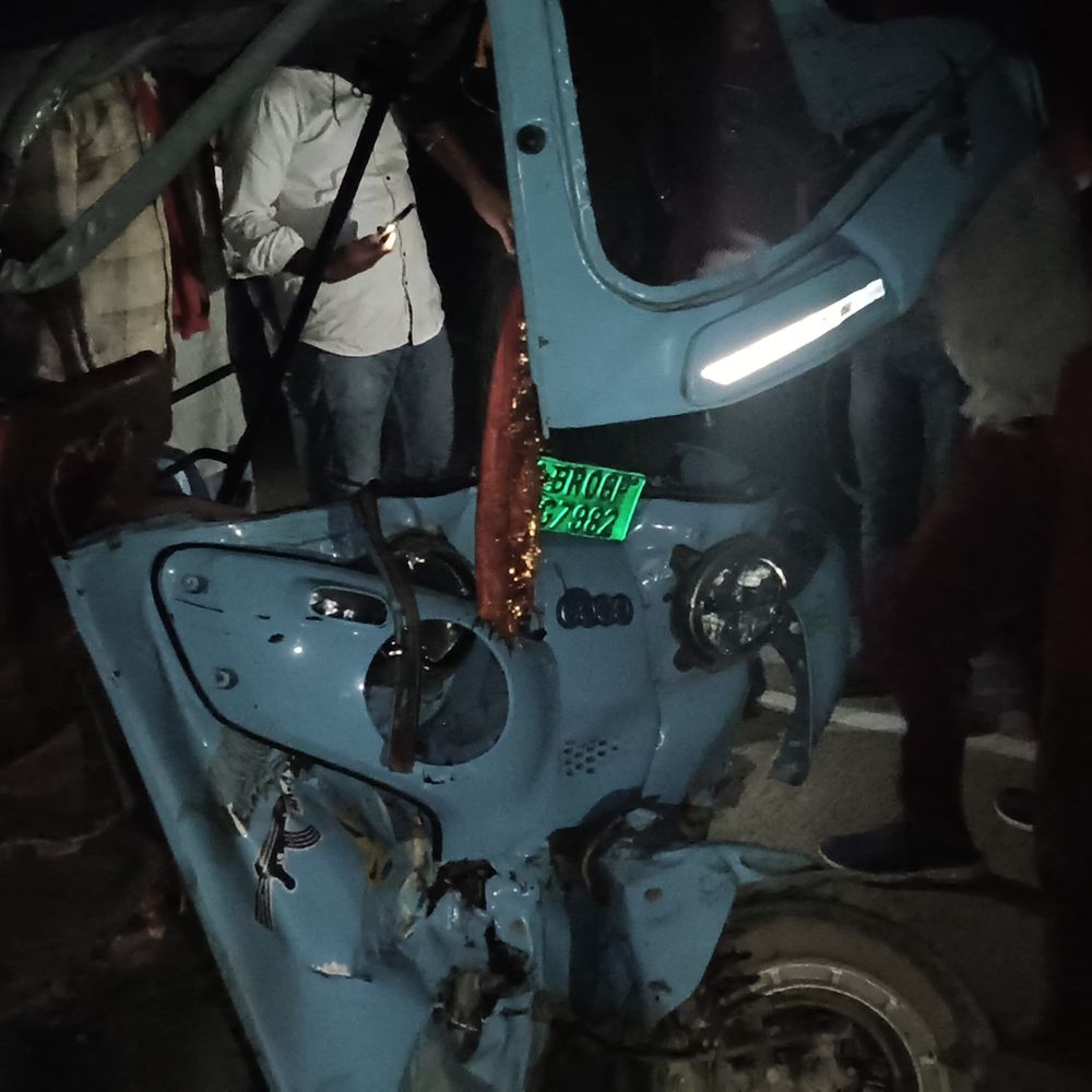 पिकअप वैन और टेंपो की टक्कर में चालक गंभीर घायल:बोखड़ा में NH-527C पर हुआ हादसा, एसडीआरएफ की गाड़ी सारण जा रही थी