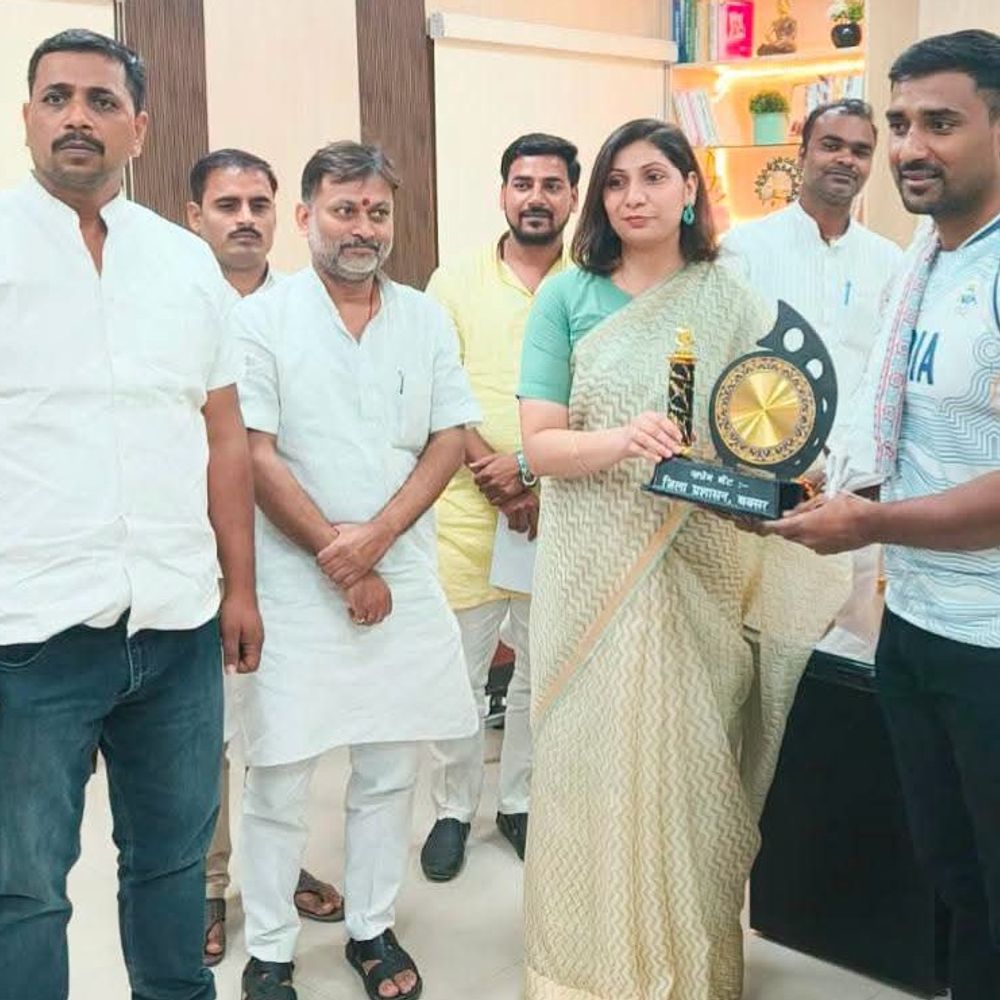 बक्सर के पहलवान अविनाश कुमार सम्मानित:डीएम साहिला ने युवाओं को खेल से जुड़ने के लिए किया प्रेरित