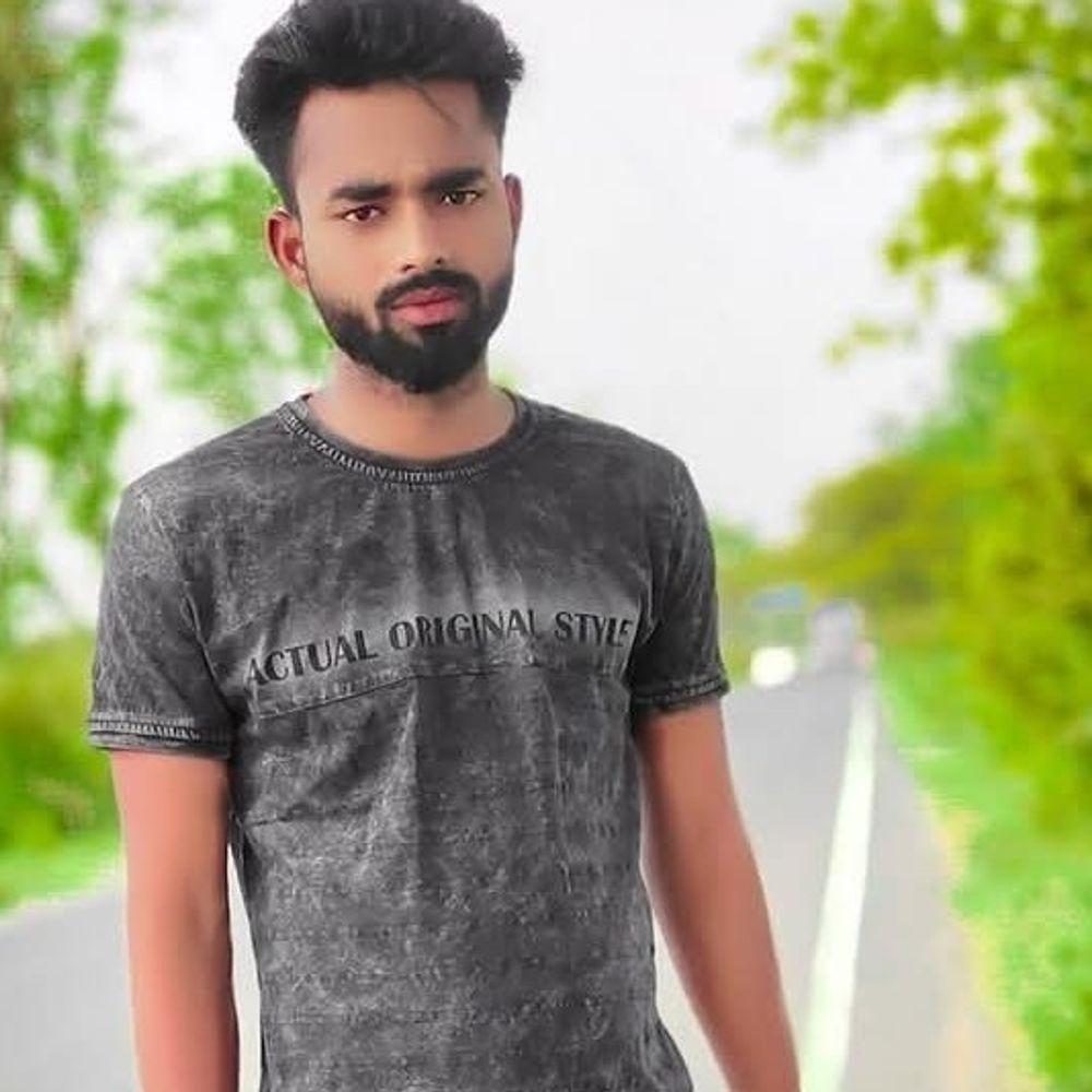 अज्ञात वाहन की टक्कर से बाइक सवार युवक की मौत:एटा में 22 वर्षीय युवक ने दम तोड़ा, साथी गंभीर घायल