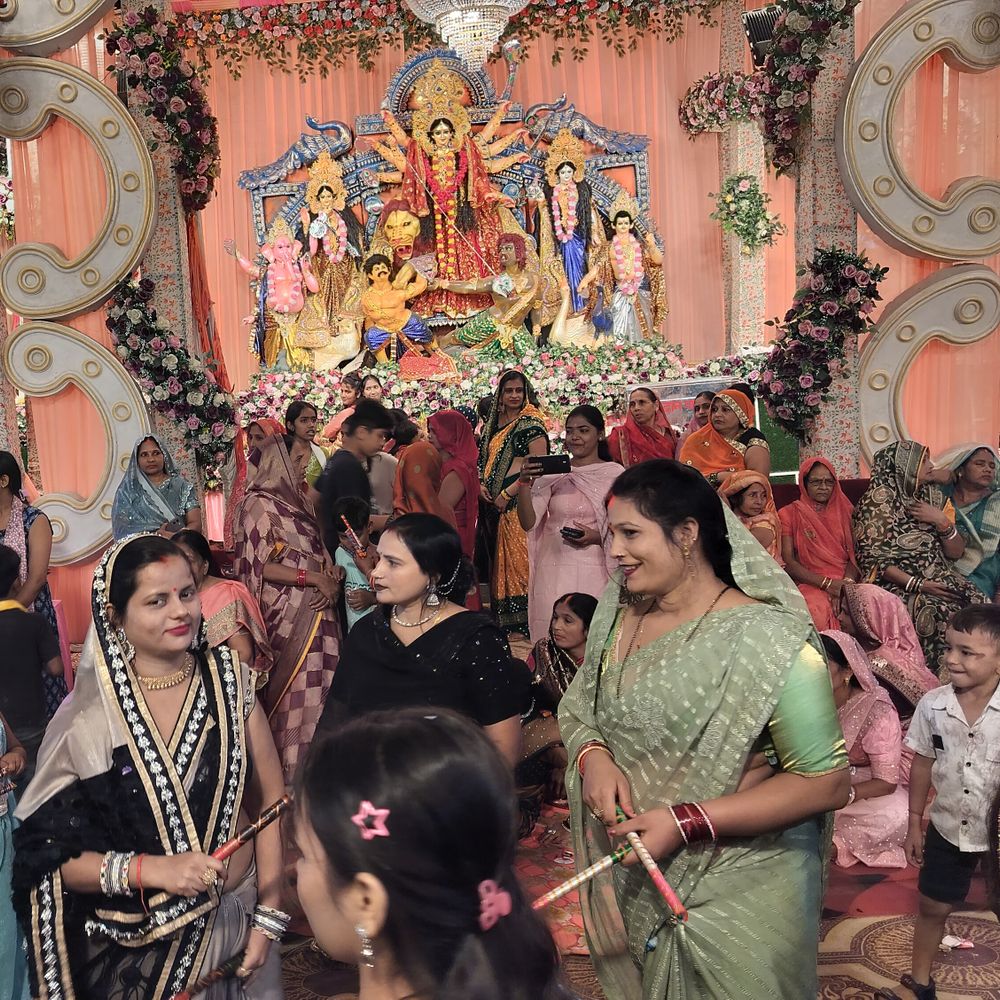 अयोध्या में देर रात तक प्रतिमा विसर्जन:रामलीला में रावण वध, मिल्कीपुर क्षेत्र में डांडिया; भजन कीर्तन के साथ 500 प्रतिमाएं विसर्जित