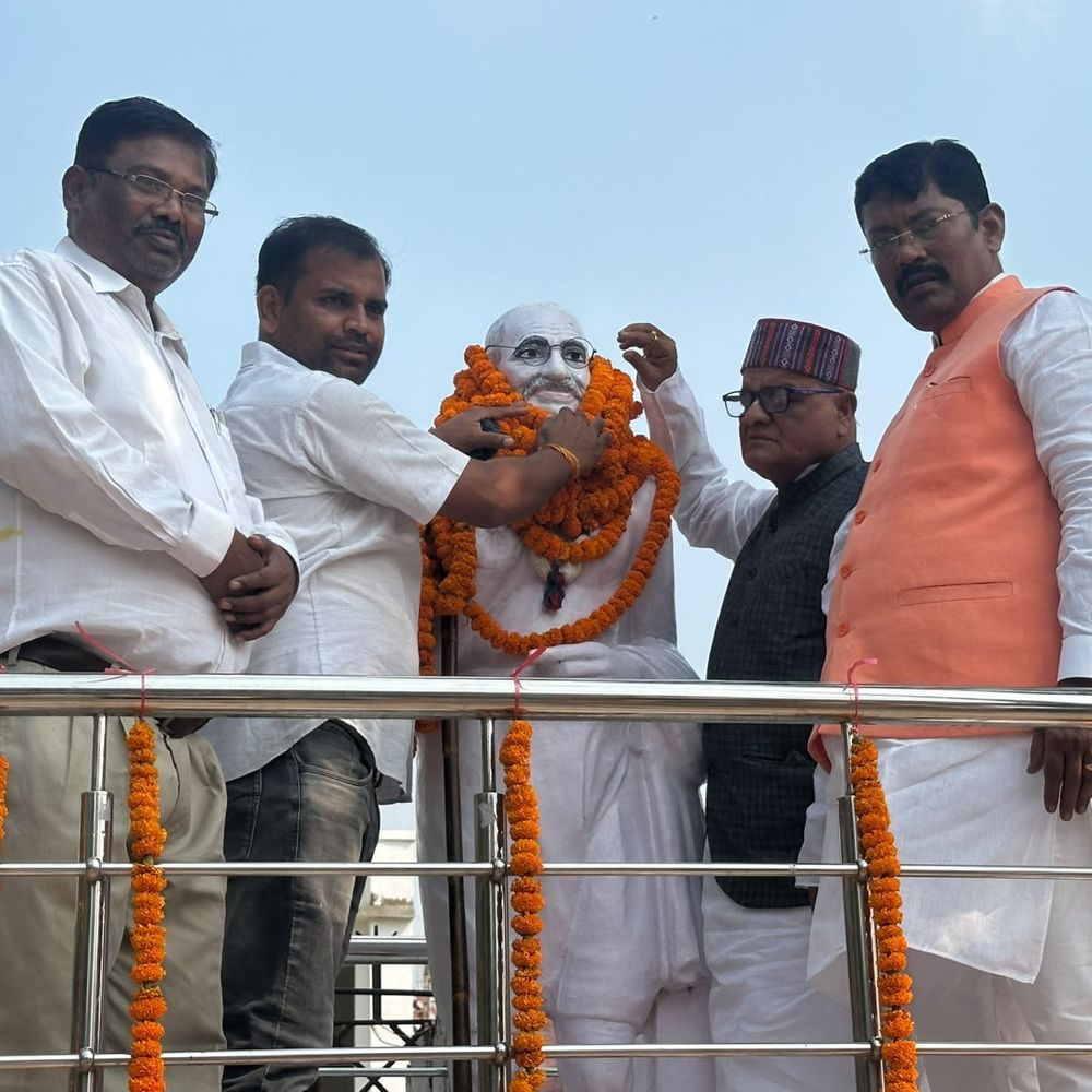 गांधी-शास्त्री जयंती पर मधुबनी में श्रद्धांजलि सभा:सांसद बोले- उनके विचार आज भी प्रेरणादायक