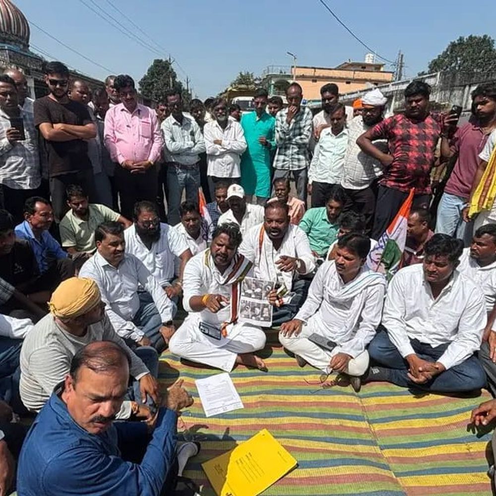 अनूपपुर में सड़क निर्माण को लेकर कांग्रेस का चक्काजाम:प्रशासन ने दिया 15 दिन में काम शुरू करने का आश्वासन, आंदोलन खत्म