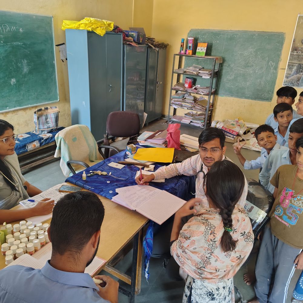 झालावाड़ में बच्चों को आयुर्वेद से जोड़ने की पहल:स्वस्थ जीवनशैली के लिए स्वर्ण प्राशन और डाइट चार्ट बांटे, हर माह लगेंगे शिविर