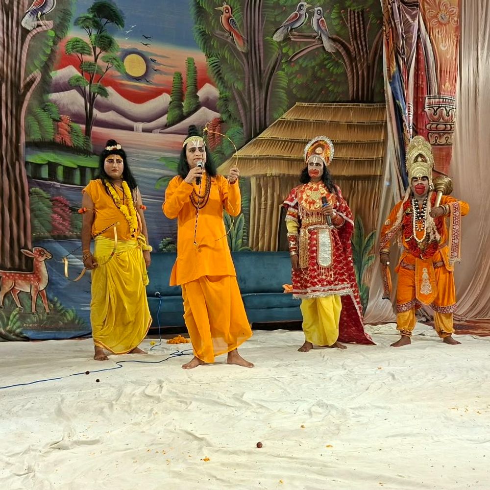 लखनऊ में रामलीला आयोजित:राम-सुग्रीव मित्रता, बालि वध, सीता खोज और लंका दहन की लीलाओं का मंचन