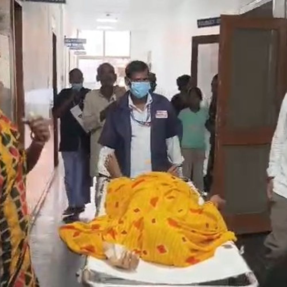 सीतामढ़ी सदर अस्पताल में महिला की मौत:परिजनों ने इलाज में लापरवाही का लगाया आरोप; इमरजेंसी से ओपीडी भेजने की बात, 3 घंटे हंगामा