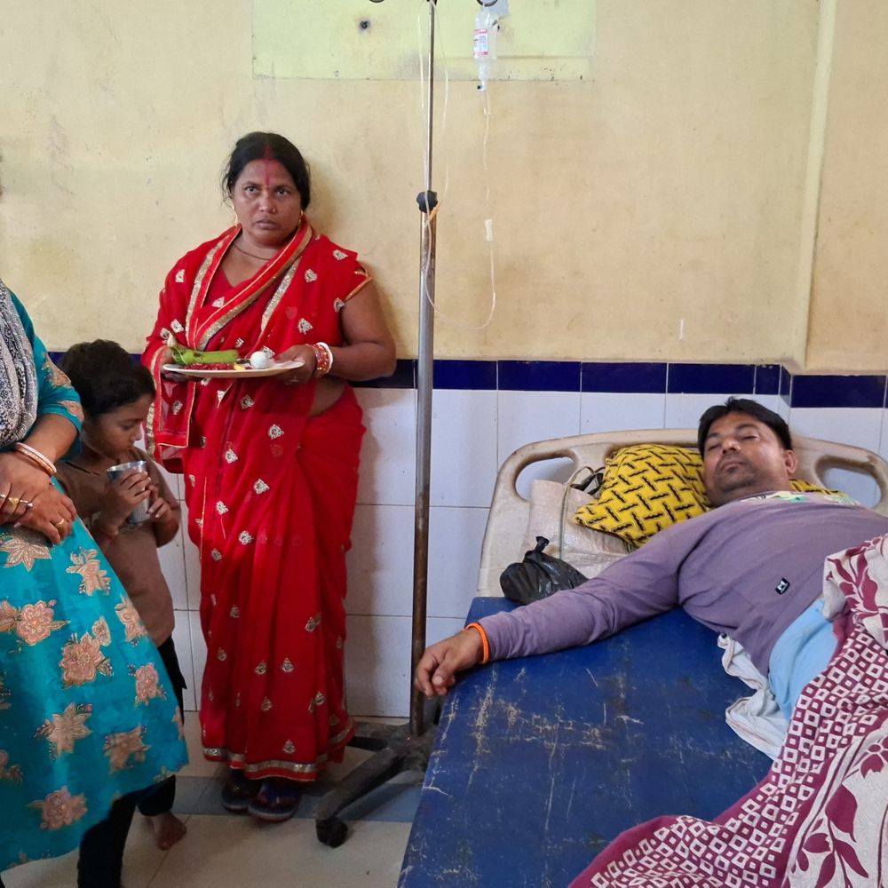 भागलपुर के सुल्तानगंज में होटल मैनेजर पर हमला:ड्यूटी से घर लौट रहे थे, बाइक सवार अपराधियों ने पीछा करके मारी गोली; रुपए छीनने का आरोप
