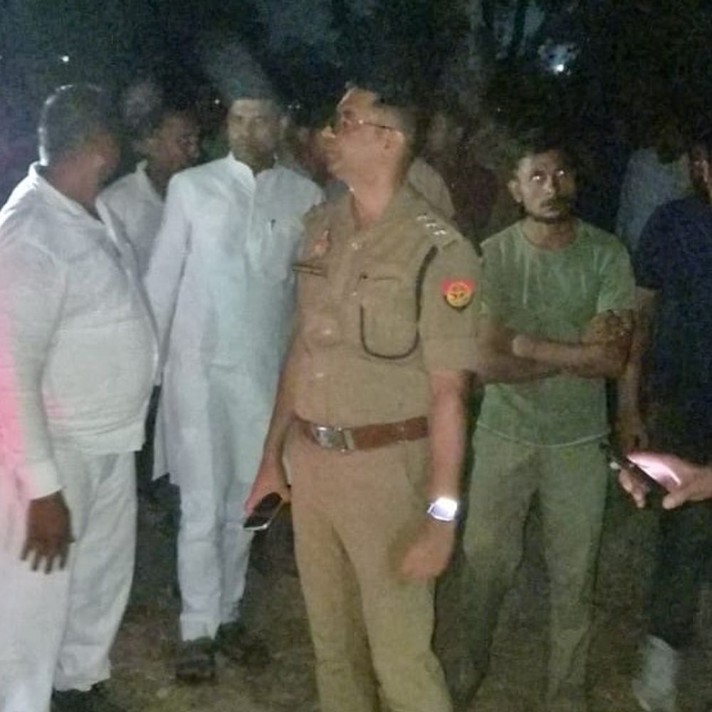 बुलंदशहर में 2 दोस्तों की मौत, अंतिम संस्कार आज:दोनों के शव पेड़ से लटके थे, घुटने जमीन से छू रहे थे, परिजनों कहा- हत्या; पुलिस बोली- सुसाइड है
