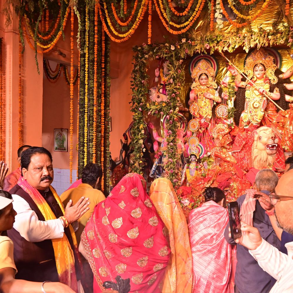 दुर्गा पूजा पर 500 से ज्यादा बकरों की बलि:अररिया के 3 प्रमुख मंदिरों में दर्शन को उमड़ी श्रद्धालुओं की भीड़