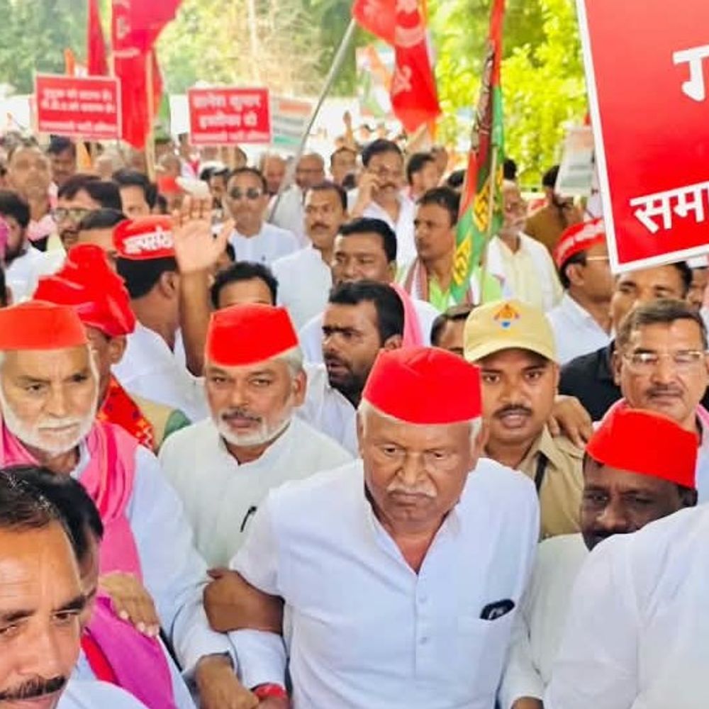 इंडिया गठबंधन ने ज्ञानेश कुमार को हटाने की मांग पर:बलिया में राष्ट्रपति के नाम डीएम को सौंपा ज्ञापन, पक्षपात का आरोप