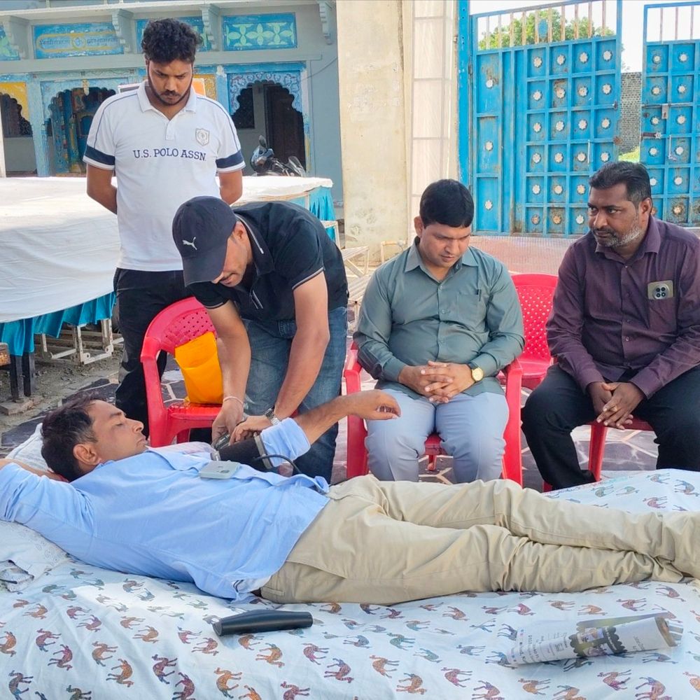 किसान नेता नरेश मीणा की तबीयत बिगड़ी:शुगर लेवल गिरने से हुई उल्टियां, 8 सूत्रीय मांगों को लेकर अनशन जारी