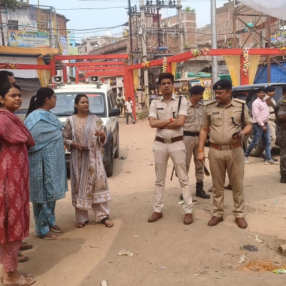 कैमूर में कुदरा डैम-नवचंडी घाट पर बैरिकेडिंग होगी:SDM ने BDO-कार्यपालक पदाधिकारी के साथ निरीक्षण किया, विसर्जन में गोताखोर रहेंगे तैनात