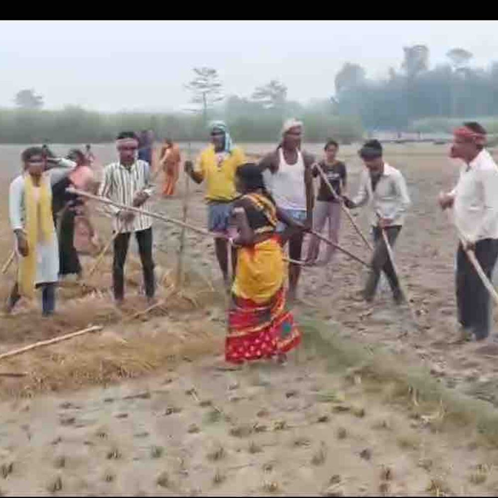 डेढ़ कट्ठा जमीन विवाद में मारपीट, 6 घायल:मोतिहारी के कोरैया गांव में लाठी-डंडे चले, 13 लोगों पर आरोप