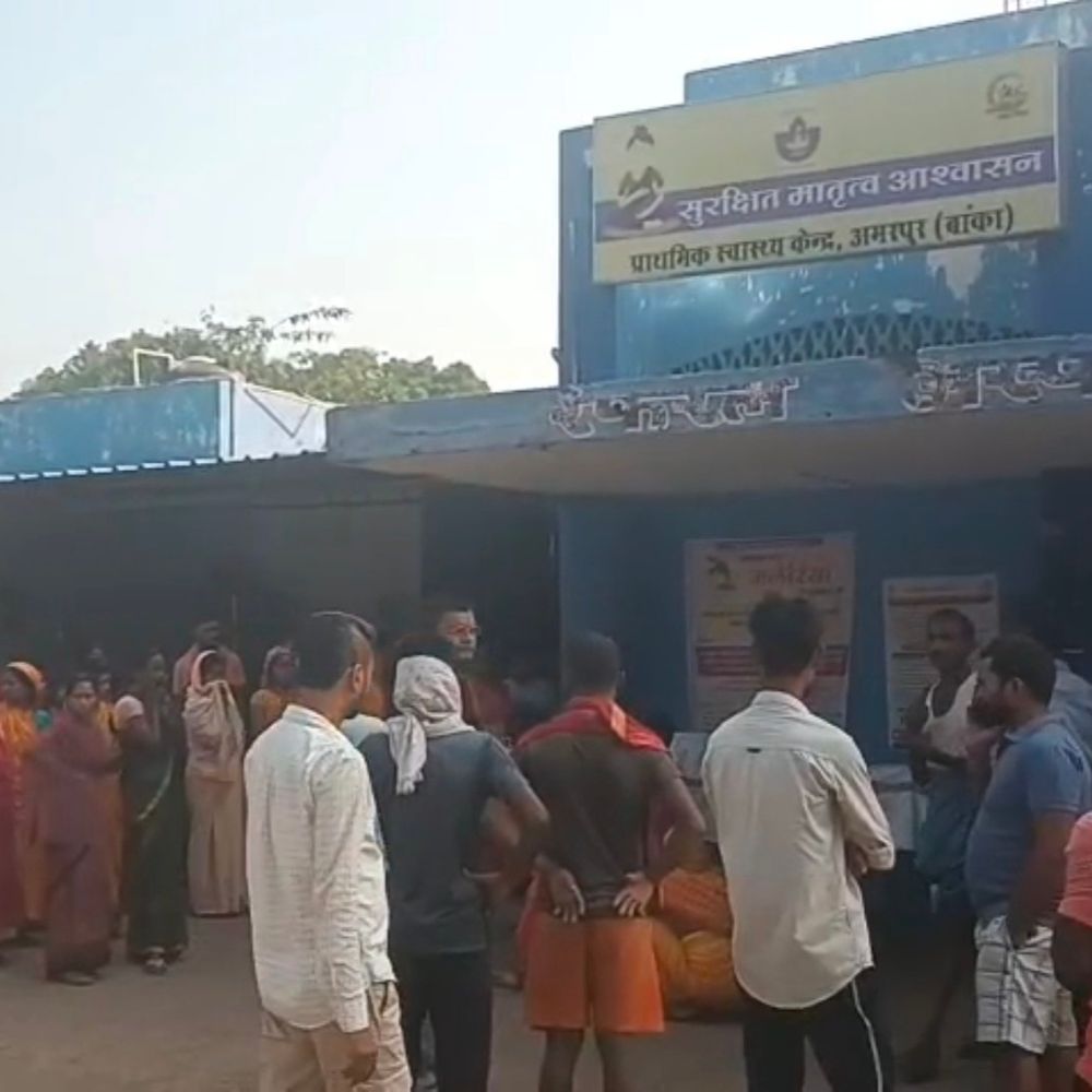 बांका में 2 बाइकों की टक्कर में युवक की मौत:ट्रैक्टर का पहिया शरीर पर चढ़ने की आशंका, दूसरा युवक घायल