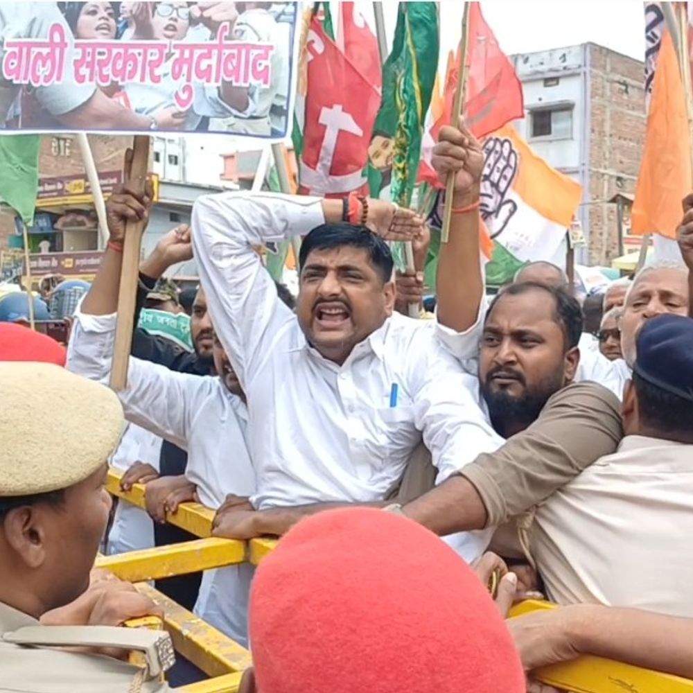 इंडिया गठबंधन का वोटर लिस्ट में गड़बड़ी के खिलाफ प्रोटेस्ट:PM मोदी- अमित शाह और CEC का पुतला जलाया, निष्पक्ष जांच की मांग