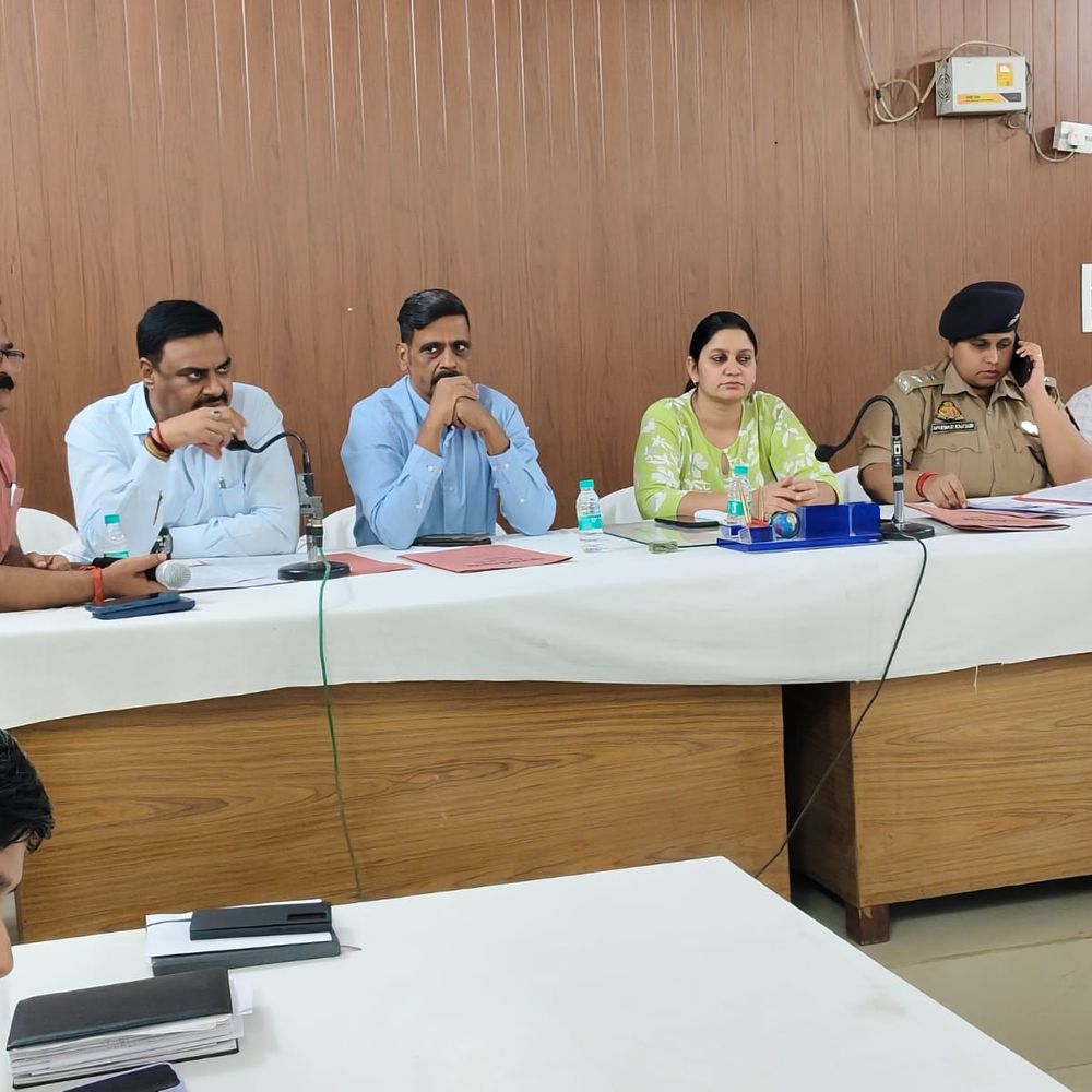 मिर्जापुर में विंध्याचल नवरात्र-मेले की तैयारियों को लेकर कमिश्नर सख्त:10 अक्टूबर तक हाईवे दुरुस्त करने का अल्टीमेटम, लापरवाही पर निलंबन की चेतावनी