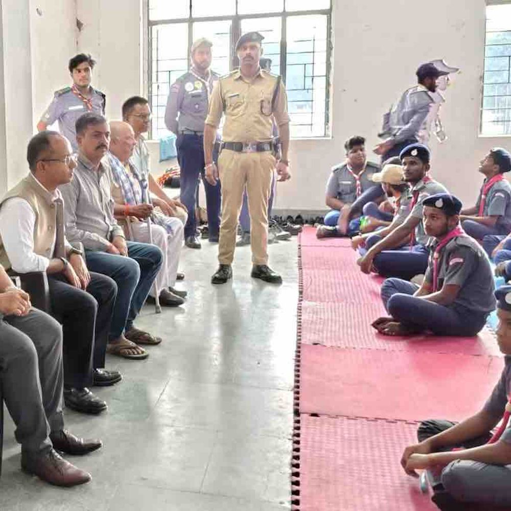 नवादा डीएम ने स्काउट-गाइड के बच्चों के काम को सराहा:दुर्गा पूजा में सुरक्षा और भीड़ नियंत्रण में निभाई थी अहम भूमिका, बढ़ाया उत्साह