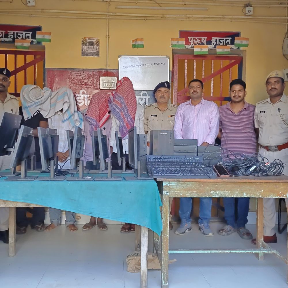 कटिहार में स्कूल से 11 कंप्यूटर सेट चोरी का खुलासा:4 आरोपी गिरफ्तार; सभी मॉनिटर-CPU बरामद, बाइक और 3 मोबाइल भी मिले