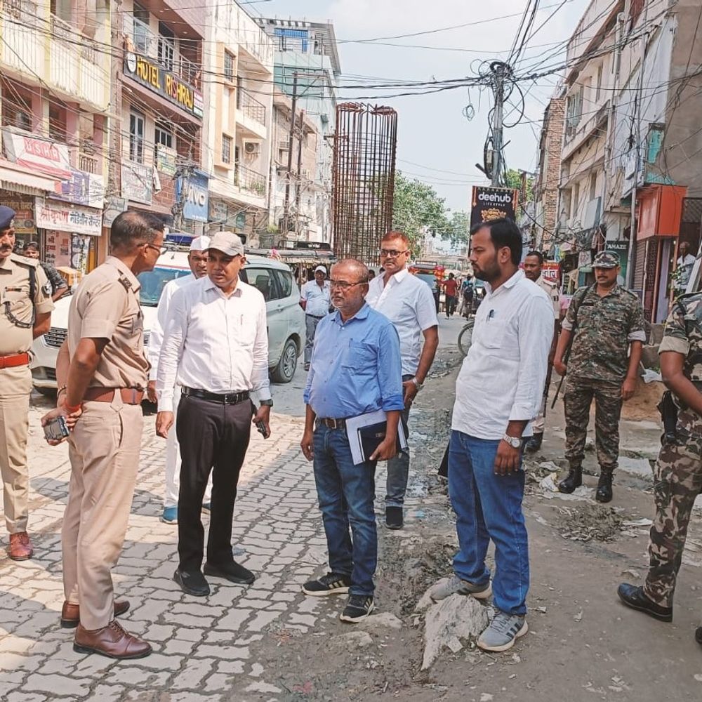 समस्तीपुर में SDO-SDPO ने पूजा पंडालों का निरीक्षण किया:पूजा समितियों की तैयारियों-व्यवस्थाओं को देखा, मूर्ति विसर्जन पर भी फोकस