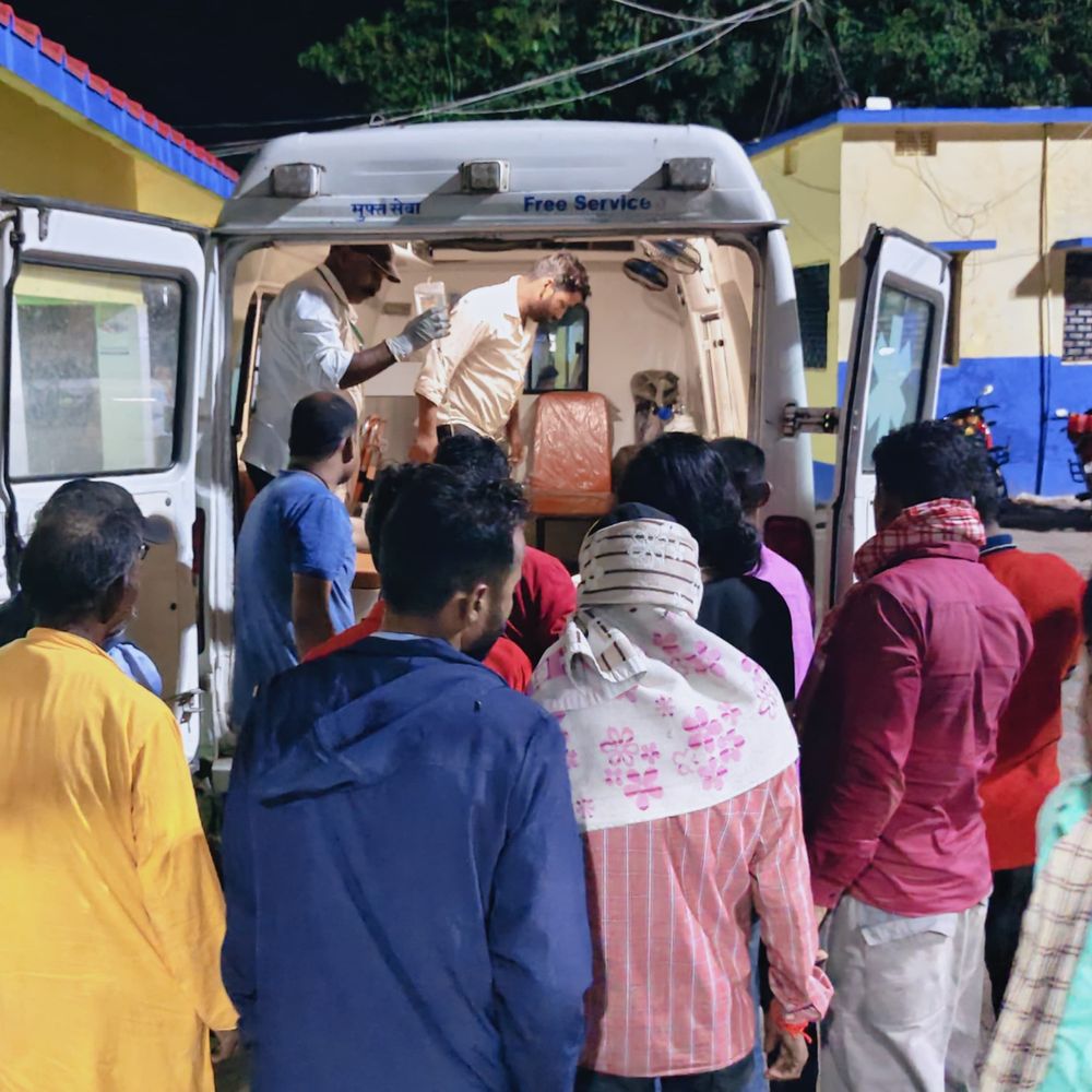 सुपौल में ईंट लदे ट्रैक्टर-बाइक की टक्कर, राजमिस्त्री की मौत:साथी गंभीर; बाजार जाते समय एक्सीडेंट, तीसरे युवक को हल्की चोट