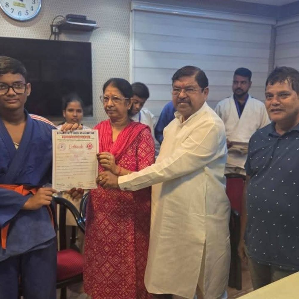 कटिहार के खिलाड़ियों ने जूडो चैंपियनशिप में पदक जीते:तेजस्वाणी सिंह को स्वर्ण, पुष्पा कुमारी को रजत; MLC-मेयर ने सम्मानित किया
