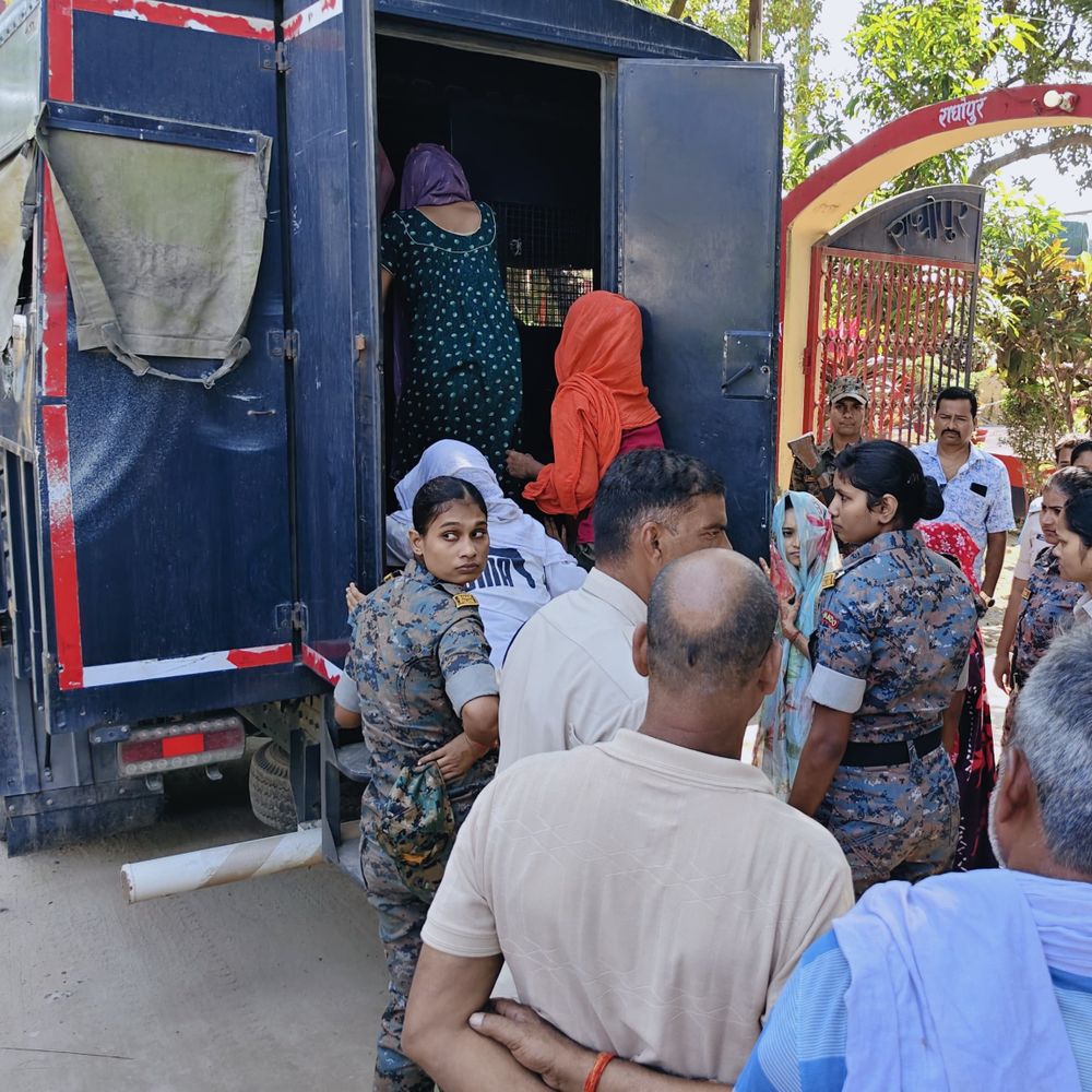 सुपौल में ऑर्केस्ट्रा ठिकानों पर छापेमारी:10 नाबालिग लड़कियां मुक्त, 16 हिरासत में; SP के निर्देश पर विशेष टीम ने की कार्रवाई