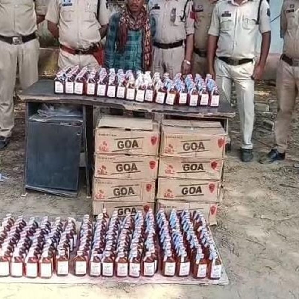 कोरबा में धान के खेत से 70 लीटर अवैध शराब:MP से लाकर छत्तीसगढ़ में बेच रहा था आरोपी, आबकारी एक्ट में कार्रवाई