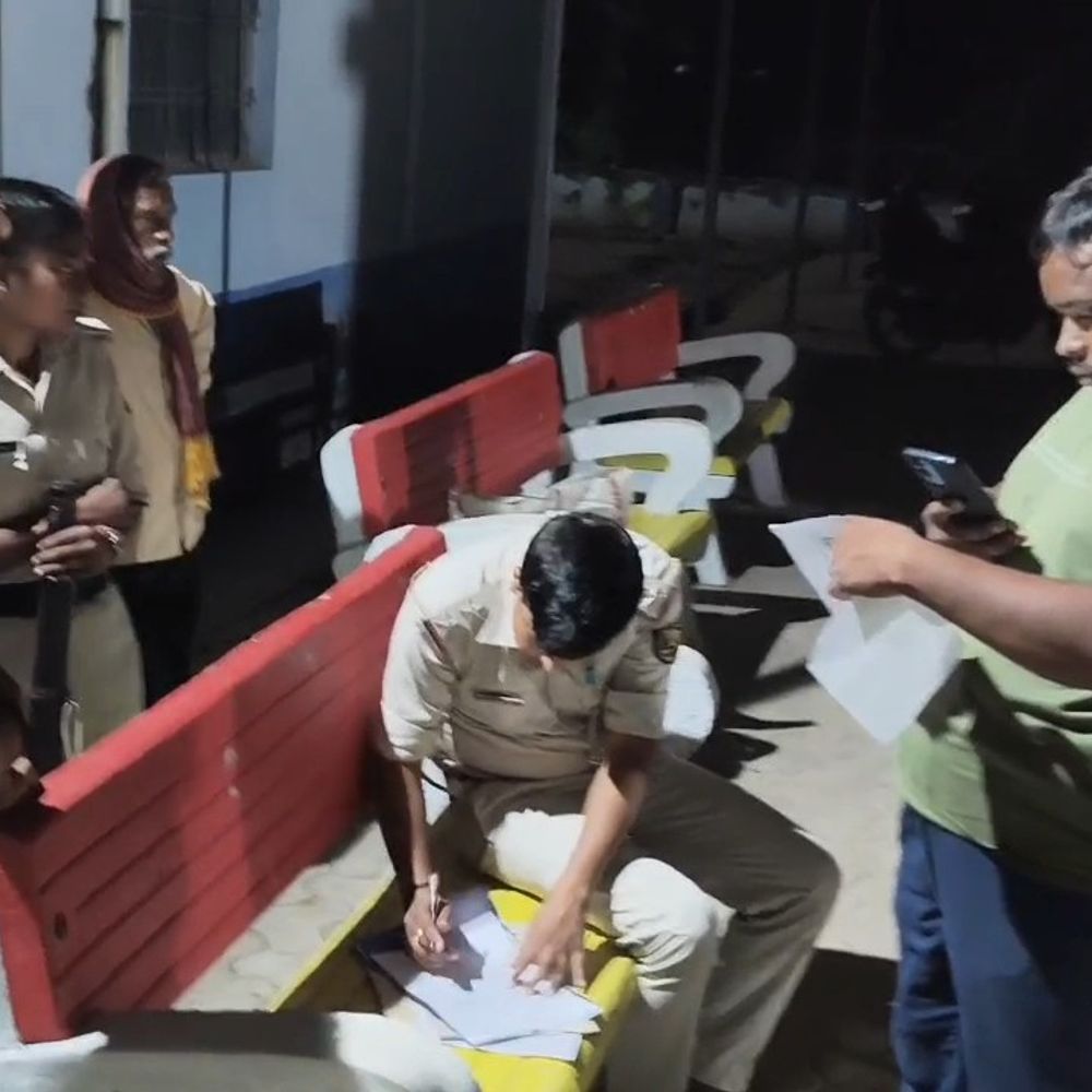कुदरा स्टेशन पर गिरने से सुरक्षा गार्ड की मौत:बेंगलुरु से दशहरा मनाने आ रहा था घर, 2 बच्चों का था पिता