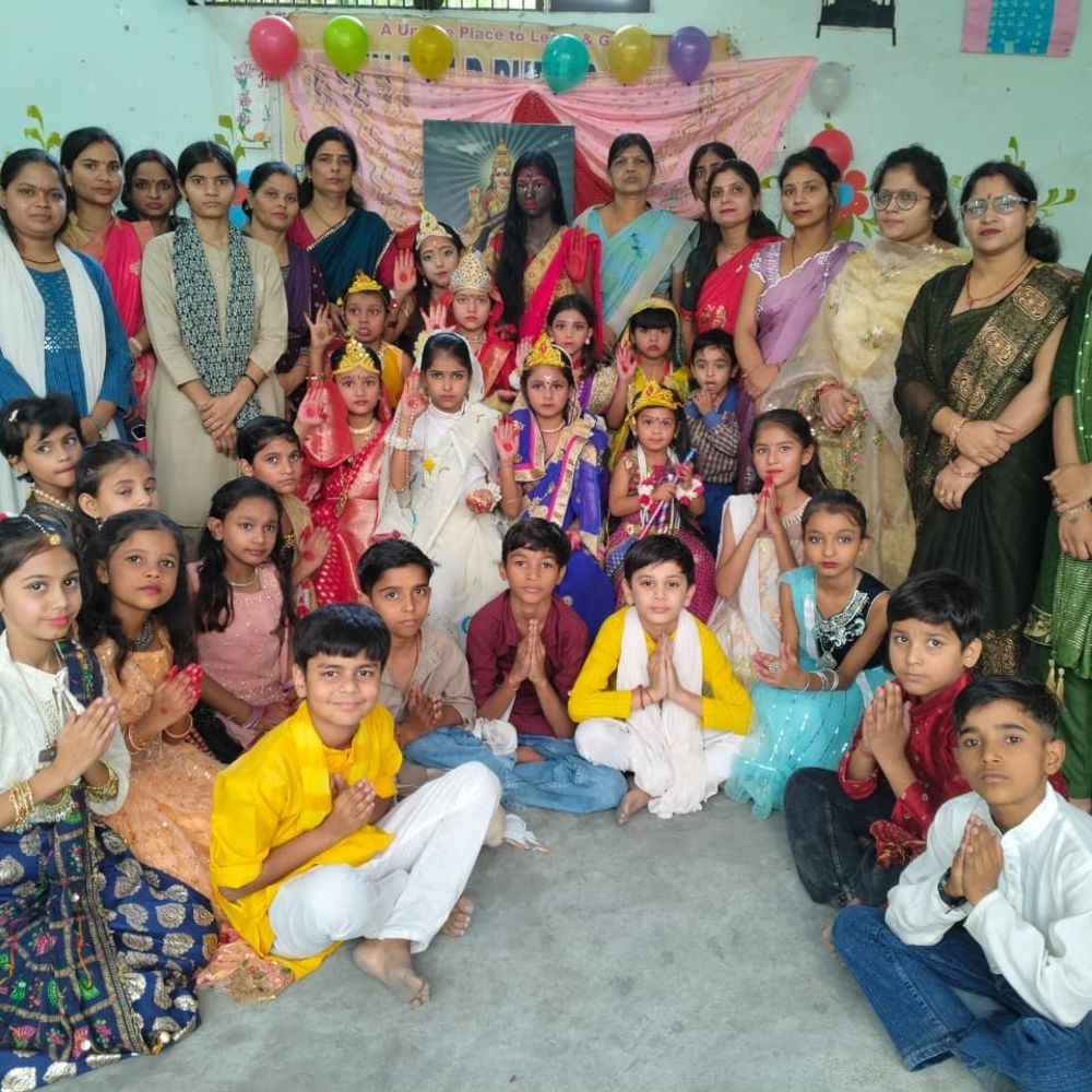 नवरात्रि उत्सव में दिया नारी सम्मान का संदेश:पूजा-अर्चना के साथ मनाया नवरात्रि पर्व, विद्यार्थियों ने दीं आकर्षक प्रस्तुतियां