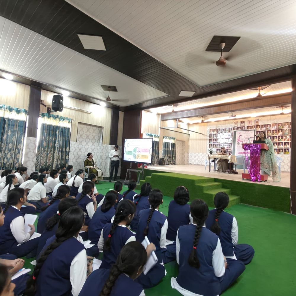 ब्रेस्ट कैंसर एवं PMOS जागरूकता संगोष्ठी:छात्राओं को महिला स्वास्थ्य के प्रति किया जागरूक
