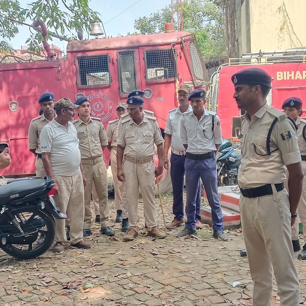 मधुबनी में ट्रैफिक डीएसपी ने दिए निर्देश:पर्वों पर ट्रैफिक व्यवस्था दुरुस्त रखने को कहा, लापरवाही पर होगी कार्रवाई