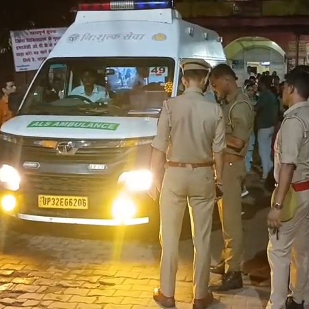 सीतापुर में प्रॉपर्टी डीलर को मारी गोली, हालत गंभीर:साथी मोहित मिश्रा पर गोली मारने का आरोप, लखनऊ रेफर