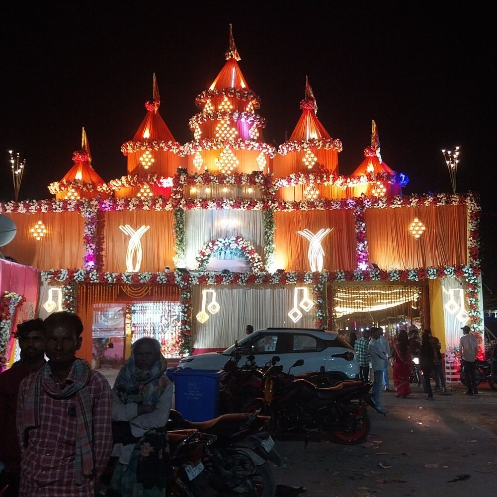 दुर्गा पूजा पर मंदिरों में उमड़ी श्रद्धालुओं की भीड़:अररिया में रातभर दर्शन-पूजन के लिए उमड़े भक्त, पुलिस सुरक्षा में रही मुस्तैद