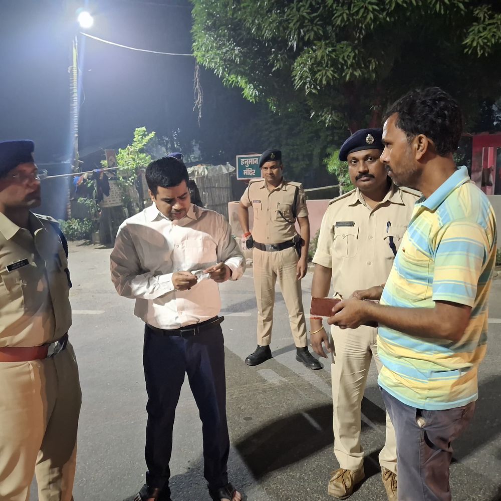 सुपौल में चेक पोस्ट से गायब 2 पुलिसकर्मी लाइन क्लोज:देर रात DM-SP की सरप्राइज इंस्पेक्शन; संदिग्ध गतिविधियों पर नजर रखने का निर्देश