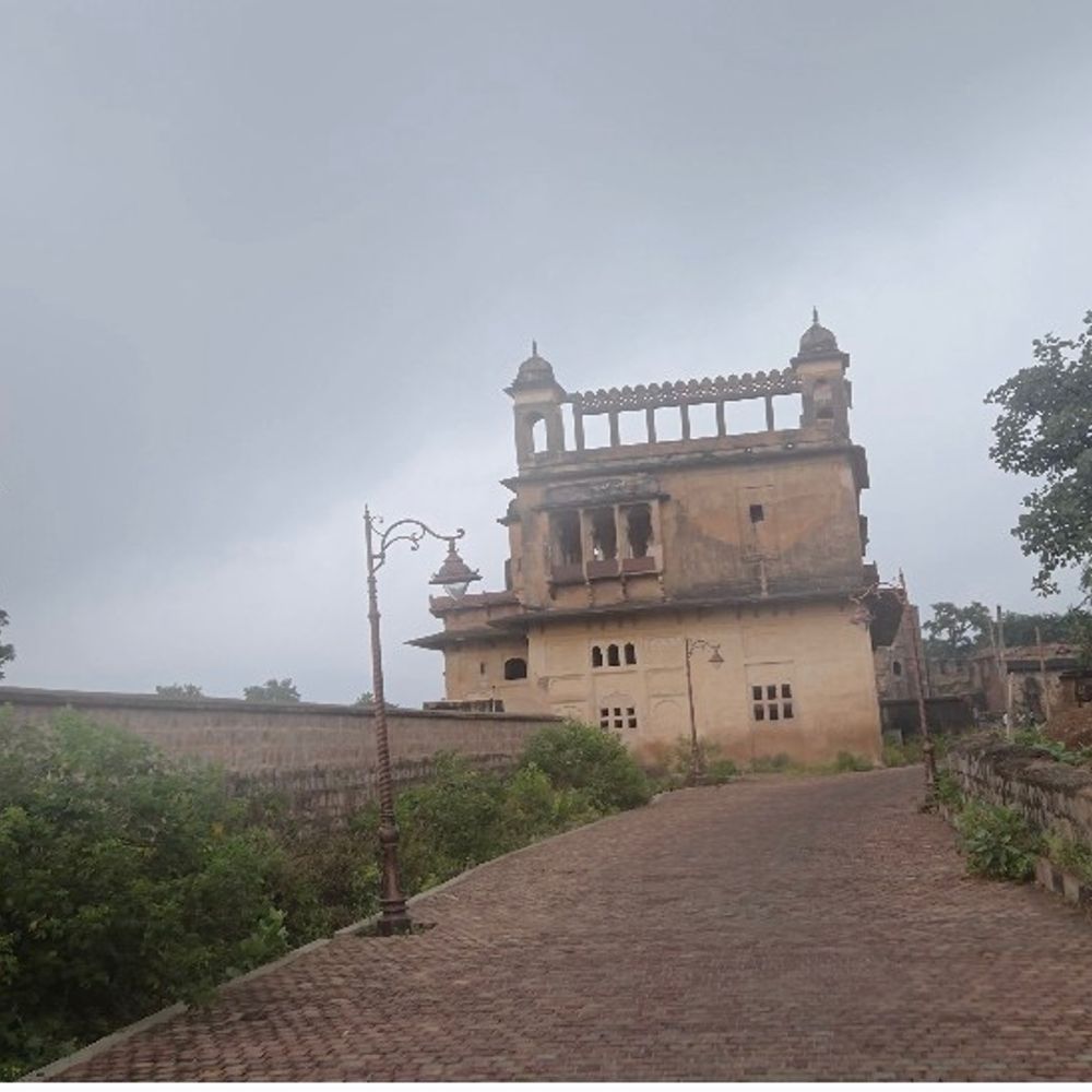 निवाड़ी में चक्रवाती तूफान अर्नब का असर:बारिश से तापमान में गिरावट, 23 डिग्री पर पहुंचा न्यूनतम तापमान