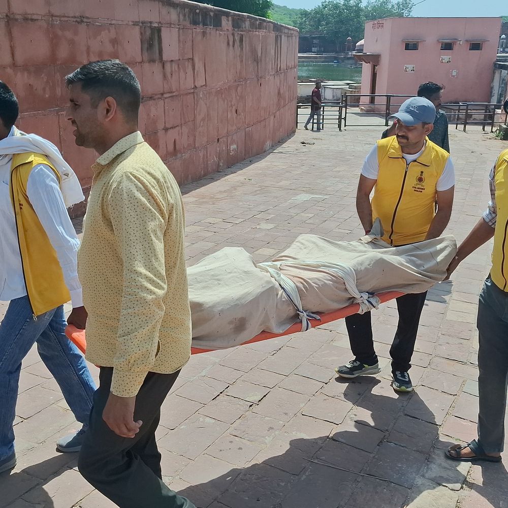 मचकुंड सरोवर में मिला बुजुर्ग महिला का शव:पहचान नहीं होने पर मोर्चरी में रखवाया, जांच में जुटी पुलिस