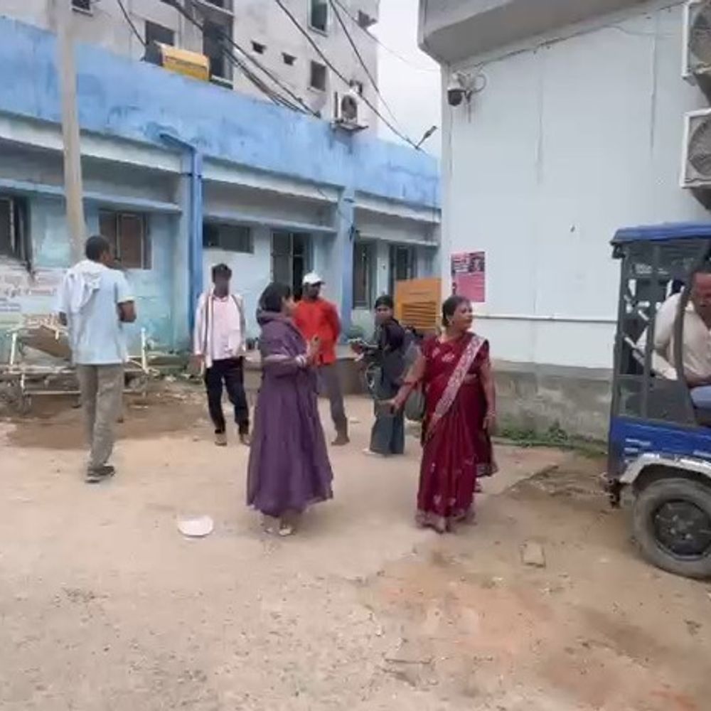 नवादा सदर अस्पताल में गर्भवती महिला का बैग चोरी:प्रसूति वार्ड के पास हुई घटना; अस्पताल प्रबंधक बोले- बिजली कटने से CCTV बंद थे