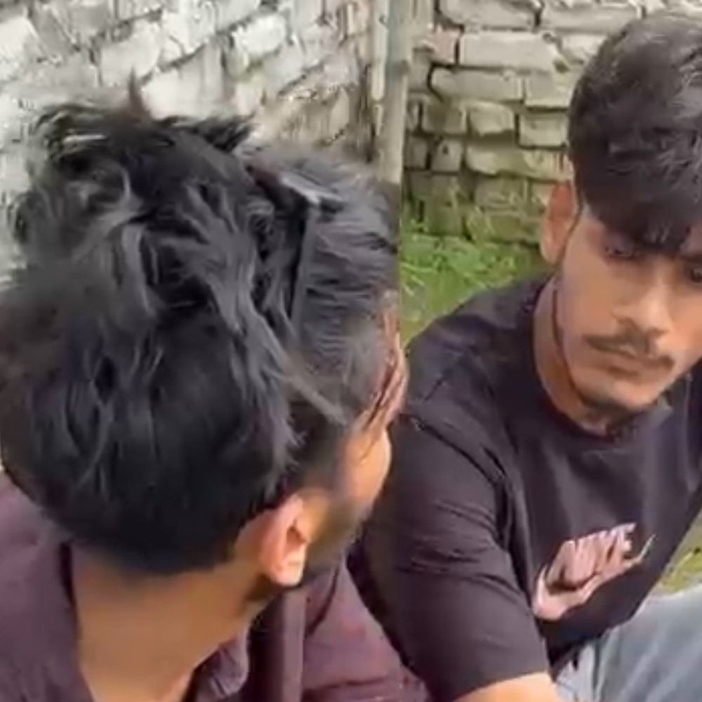 बेतिया में जान से मारने की धमकी देने का आरोप:पीड़ित परिवार ने प्रशासन से मदद की मांग की, डायल-112 ड्राइवर के बेटे पर आरोप