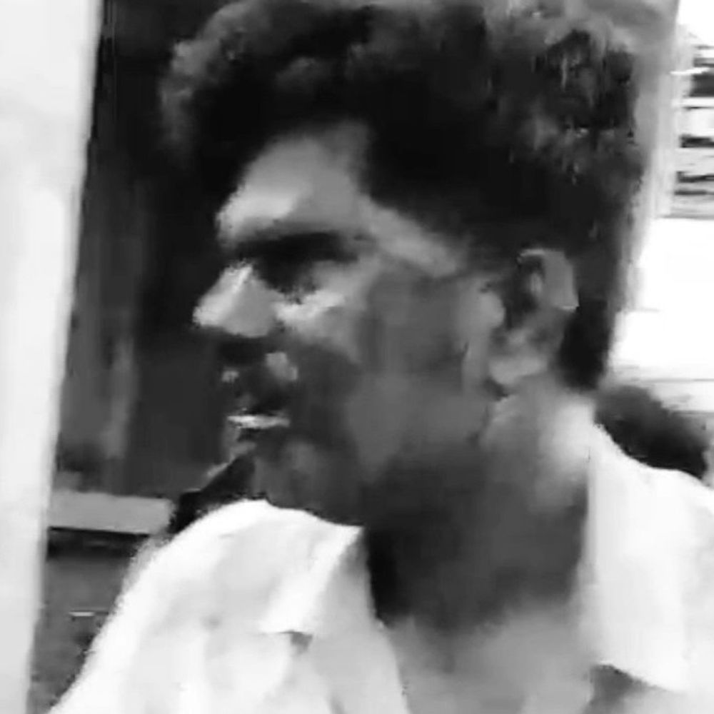 शराब दुकान के सामने मोटरसाइकिल खड़ी करने को लेकर मारपीट:रामबचन पासवान के साथ दबंगों ने की मारपीट, गाड़ी हटाने की बात को लेकर मारपीट