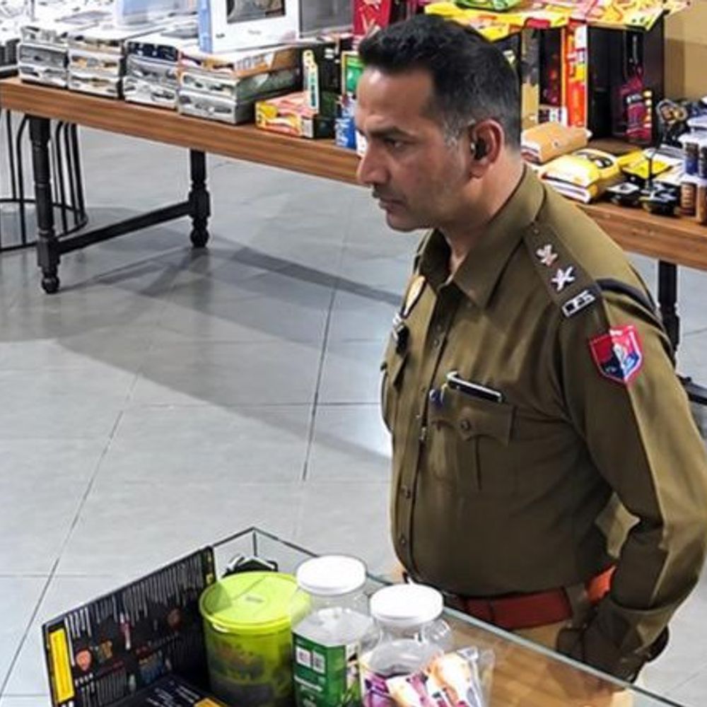 होमगार्ड जवान ने फर्जी IPS बन ढाबे मालिक को धमकाया:CCTV फुटेज से खुला राज, पुलिस ने वर्दी बरामद कर आरोपी को गिरफ्तार किया