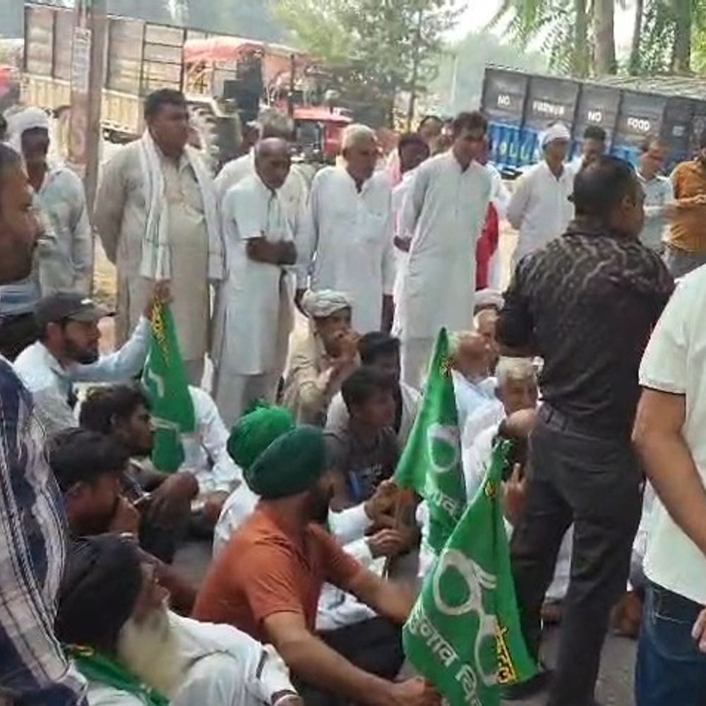 टोहाना में किसानों ने रतिया रोड पर जाम:बोले- समय से नहीं की जा रही फसल खरीद, वेयरहाउस मैनेजर के आश्वासन पर खोला