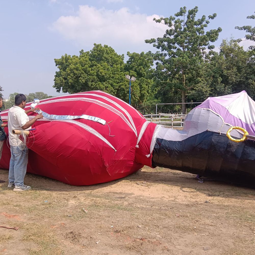 गयाजी के गांधी मैदान में रावण वध कार्यक्रम:मुस्लिम कारीगार जफर आलम बना रहे 60 फीट का पुतला; इलेक्ट्रॉनिक पटाखों का होगा इस्तेमाल