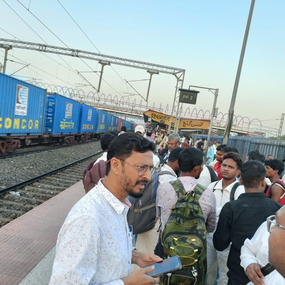 कटिहार में बिना टिकट यात्रियों पर फाइन:एक दिन में 586 टिकटों की चेकिंग, 5.76 लाख रुपए वसूले