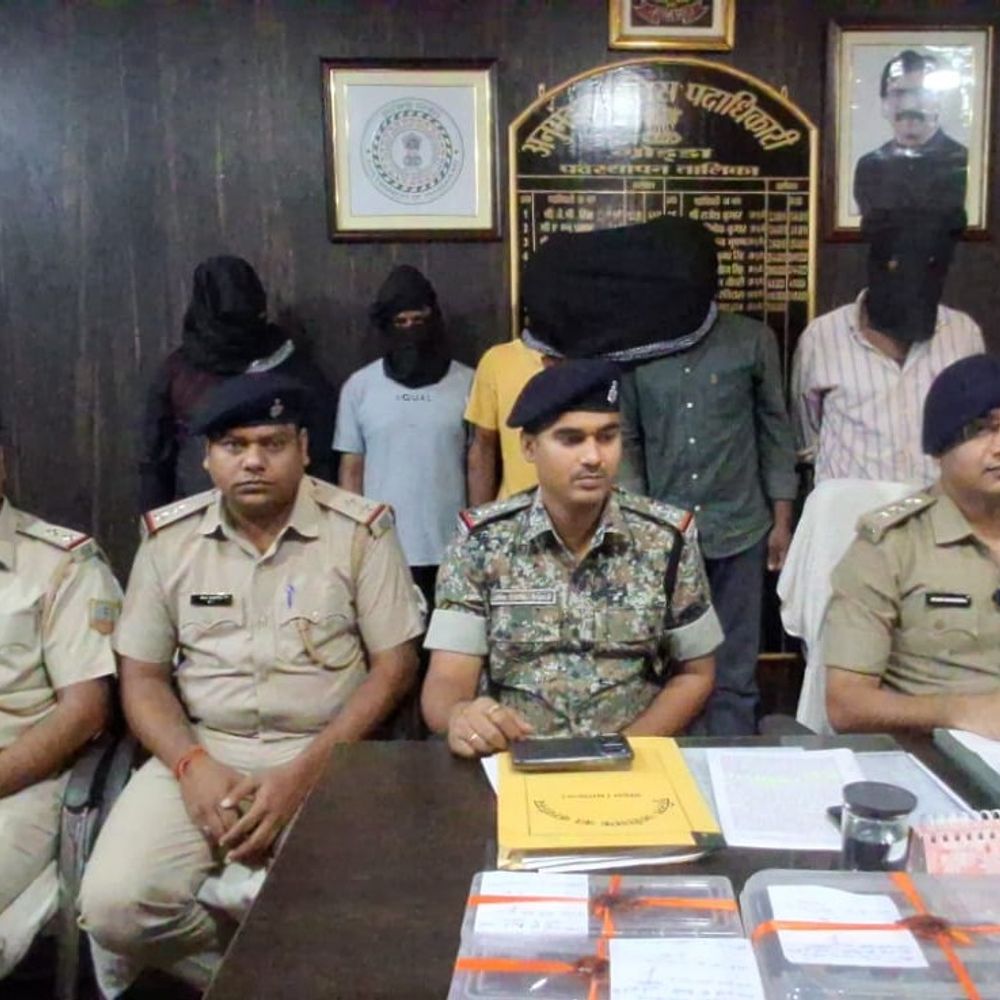 गोड्डा में ब्राउन शुगर के साथ 5 आरोपी गिरफ्तार:एक का रहा है आपराधिक रिकॉर्ड, 50.5 ग्राम ब्राउन शुगर और 58,250 रुपए बरामद